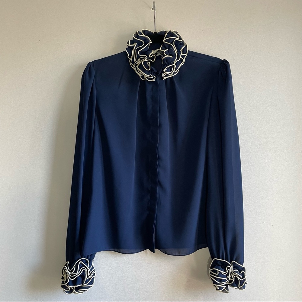 Vintage Ruffled Blouse. - Picture 2 of 6